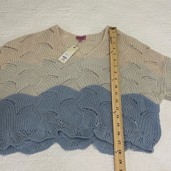 NWT Miami - Franchesca’s Blue and Cream Summer Cropped Sweater. Size Medium. - Picture 7 of 9